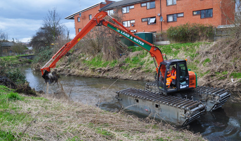 Amphibious excavator