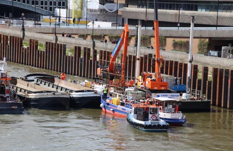 Blackfriars pile line dredge