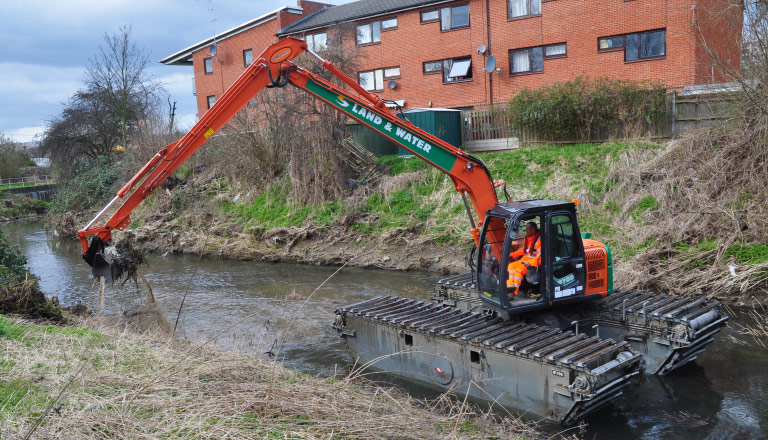 Ampihibous excavator